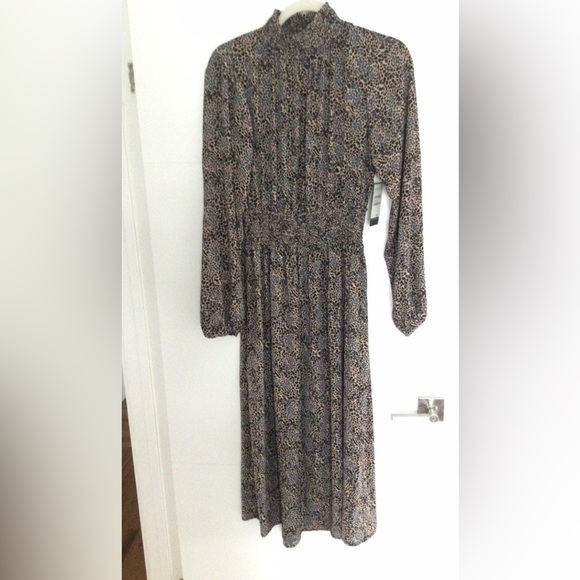 Dress - Picture 1 of 3